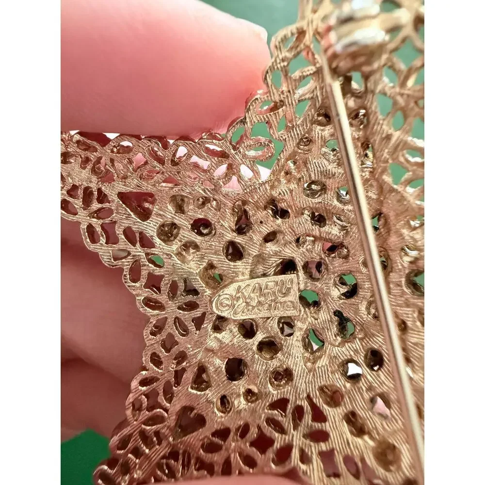 Vintage Karu Arke 50s Gold Tone Filigree Black Rhinestone Brooch Pendant